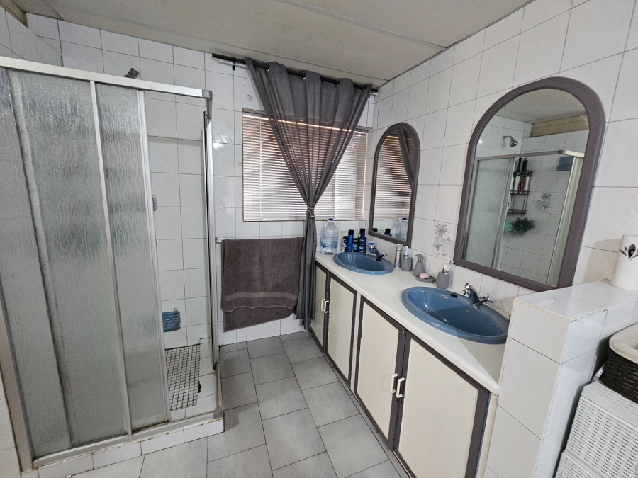 To Let 5 Bedroom Property for Rent in La Provance Free State